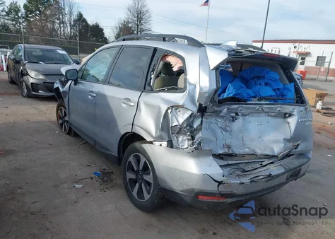 2017 Subaru Forester 2.5I Premium z USA, uszkodzony, nr VIN JF2SJADC3HH552848